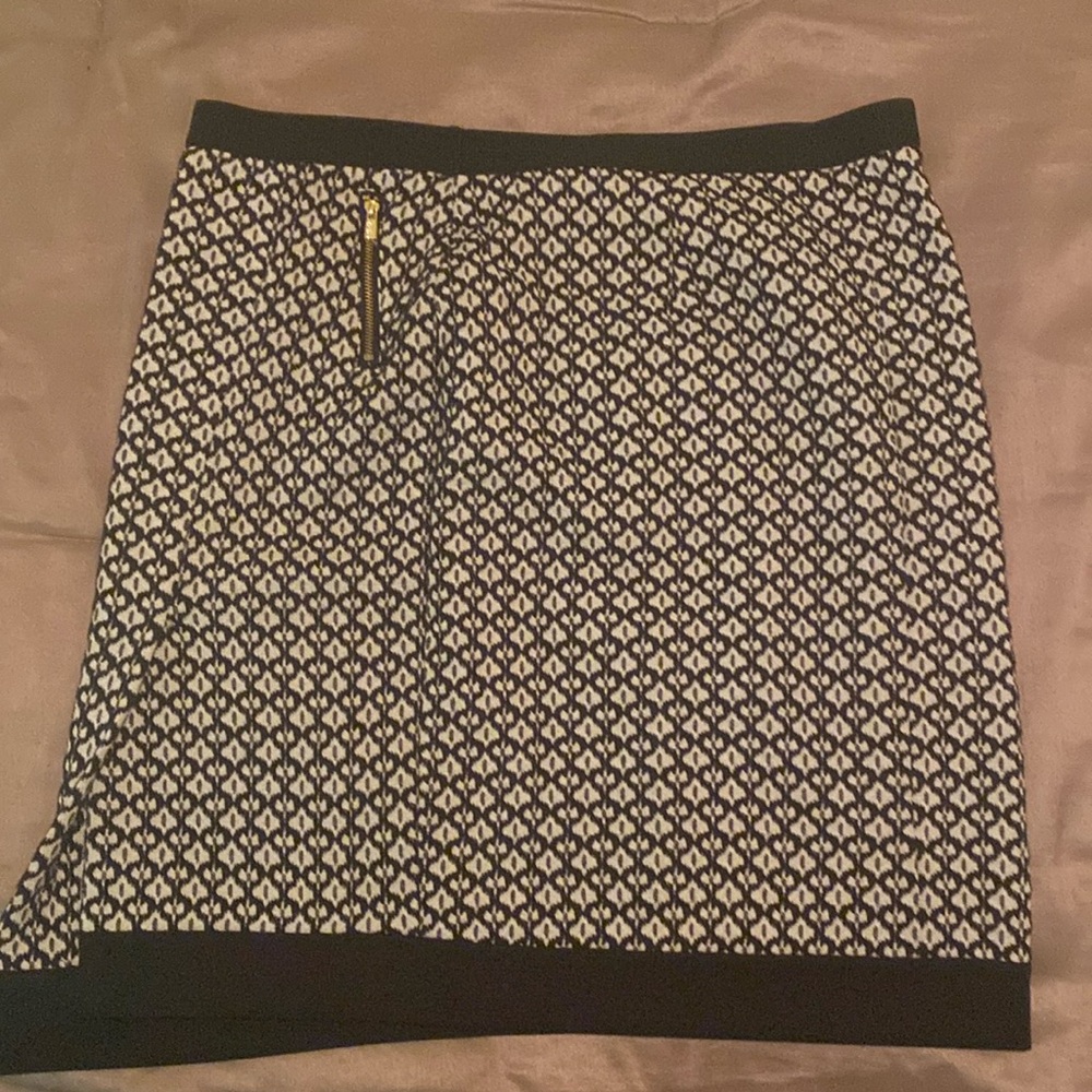Black and white skirt - Picture 1 of 5